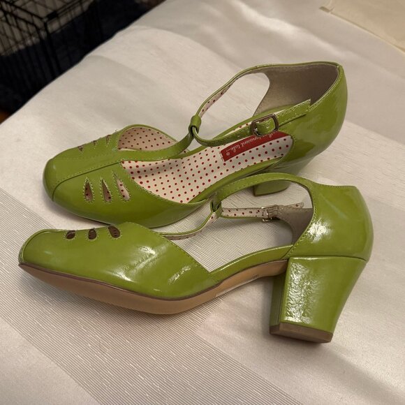 B.A.I.T. – “Robbie” Celery Green Vintage/Retro-Inspired T-Strap Shoes (Size 8.5) - Picture 2 of 6